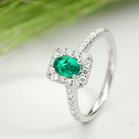 18ct White Gold 0.44ct Emerald 0.37ct Diamond Oval Cut Ring